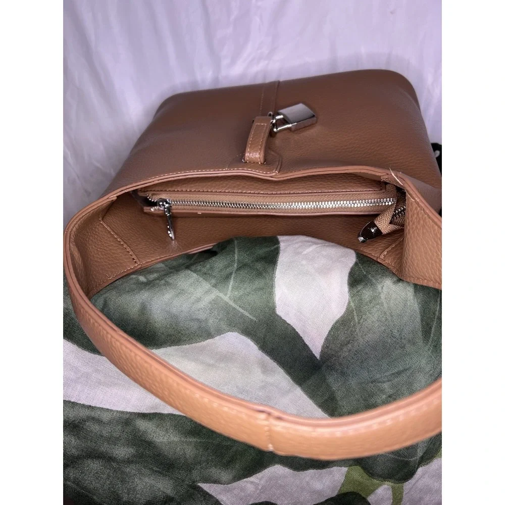 Hobo Bag Purse Brown Pebbled‎ Leather Inside Pockets Locket
